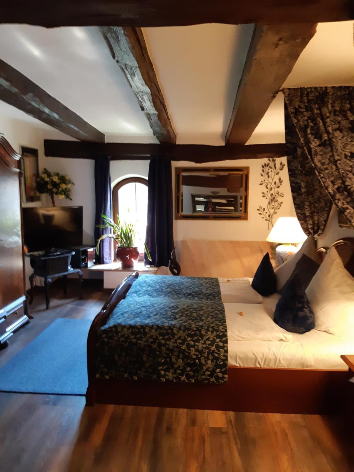 Altfraenkische Weinstube Hotel โรเทนบวร์ก อ็อบ แดร์เทาเบอร์ ภายนอก รูปภาพ