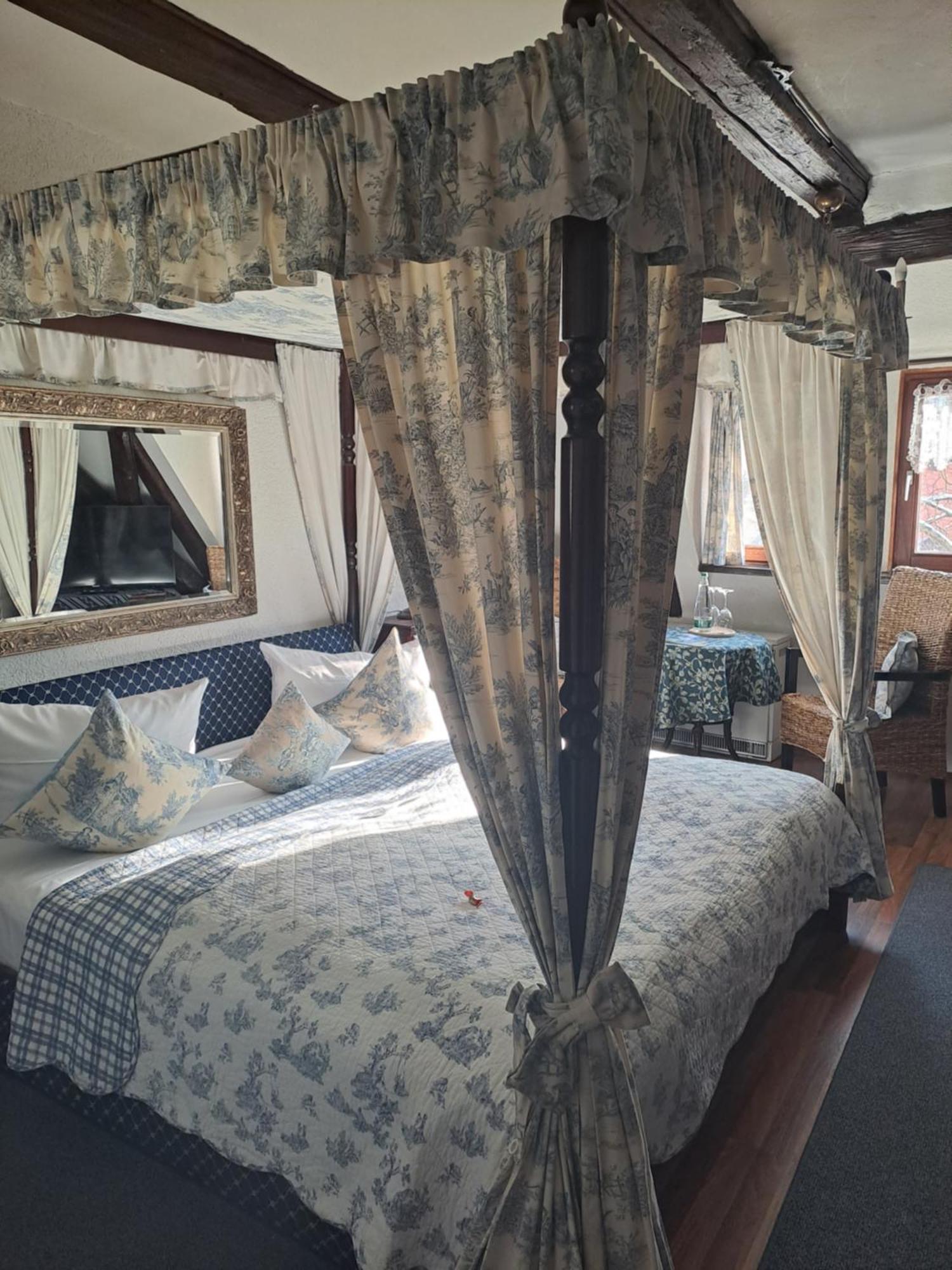 Altfraenkische Weinstube Hotel โรเทนบวร์ก อ็อบ แดร์เทาเบอร์ ภายนอก รูปภาพ